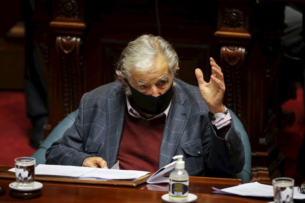 pepe-mujica-deja-su-banca-en-el-senado-de-uruguay